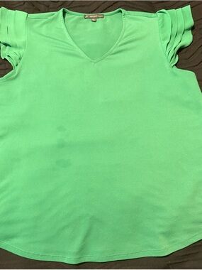 Adrianna Papell Bright Green V-Neck Short Sleeve Top